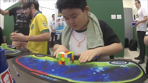 Solving #rubixcube in record time #speedcubing #rubikscube #rubikscubing #rubikscubesolve #rubixcubes #cubing #cubico #magico #rubikscubemagic