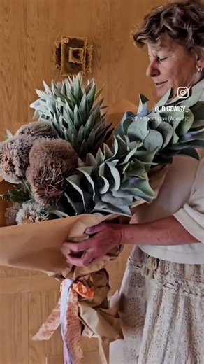 Wrapped in our kraft/bamboo paper from Japan and finished off with our stunning silk habotai ribbon 👌 Have you browsed our florist and retail supplies online? Retail and wholesale Shipping Aus Wide | Big daisy