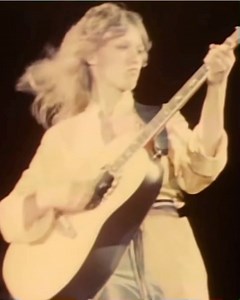 1.1M views · 15K reactions | Just some pure Nancy Wilson energy! Heart performing “Crazy on You”, 1978 #guitar #guitarists #nancywilson #heart #positivevibes #positive #energy | Good Old Movies | Facebook