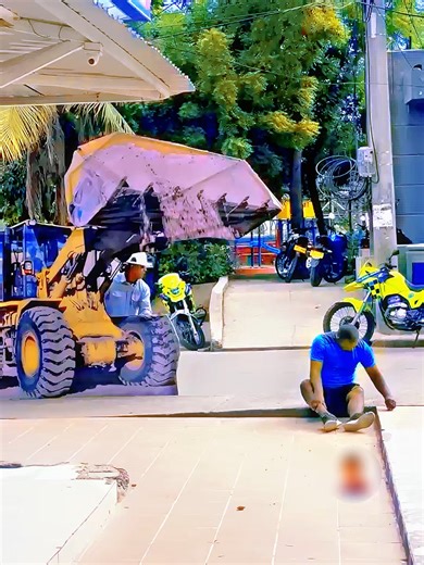 The funny tractor 😂 #funny #prank #funnyvideos #funnymoments #foryou