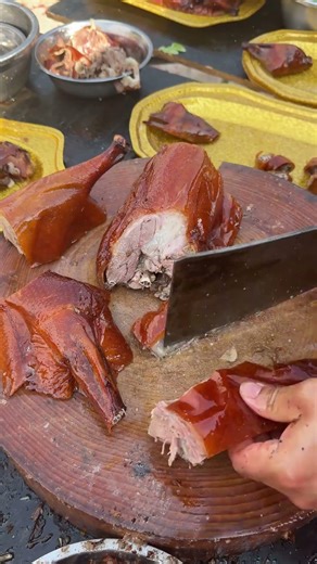 Legendary Cantonese Siu Ngo! 🔥 Crispy Roast Goose with Dripping Juicy Meat!