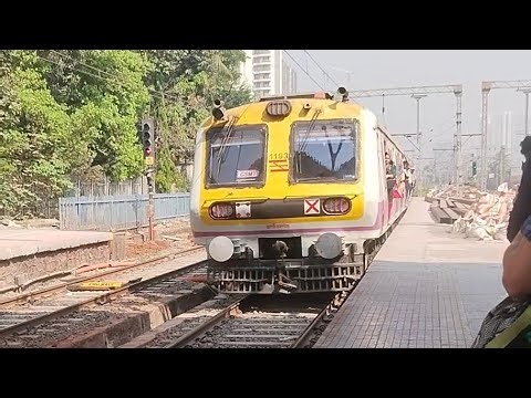 Indian local train journey video live in the railway station | Train videos Indian railways station