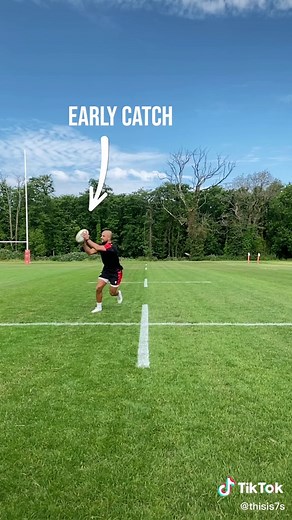 Passing on the Run Technique #rugby #rugbyskills #rugbypass #rugbydrills #rugbyzone #rugbyfever #rugbyboys #rugbyunion #rugby7s