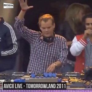 277K views · 2K shares | Avicii dropping his famous remix of 'Rapture' at Tomorrowland 2011! Epic EDM ➡️ https://bit.ly/besttrendingedm | EDMHouseNetwork | Facebook