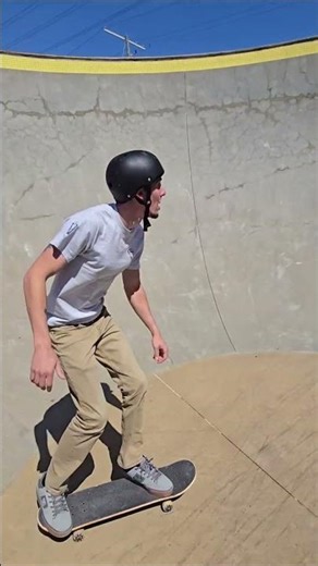 carvin the bowl a bit #skateboarding #SK8charleston #poolskating