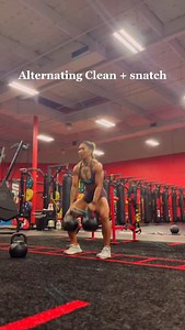 4 combination kettlebell exercises🔥🔥🔥 This is how you train strength that moves well. Not just stronger — more capable. 💪🏾🌀 Workout (save this): • Alternating clean → snatch — 8 reps per side • Deadlift high row — 12 reps • Half figure 8 lunges — 6–8 reps per side • Reverse lunge with halo — 8 reps per side Complete 4 rounds Rest 60 seconds between rounds Alternating cleans & snatches build explosive hip drive and shoulder stability. Deadlift high rows reinforce posterior chain strength an
