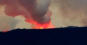 Rare dual eruption from neighboring volcanoes Mauna Loa and Kilauea on Hawaii's Big Island
