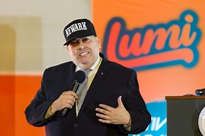 Newark superintendent wants to keep job until 2030. Public hearing next step.