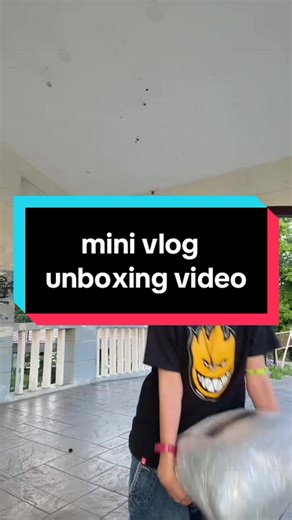 Exciting Unboxing: Hello Kitty and Galaxy Gear Revealed!