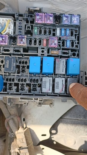 🅵🅰🅸🆉🅰🅽 🅺🅷🅰🅽 on Instagram: "Maruti Swift petrol fuse box relay . . #faizancarmotive #car #carservice #maruti #Swiftfuseboxdiagram #cars"