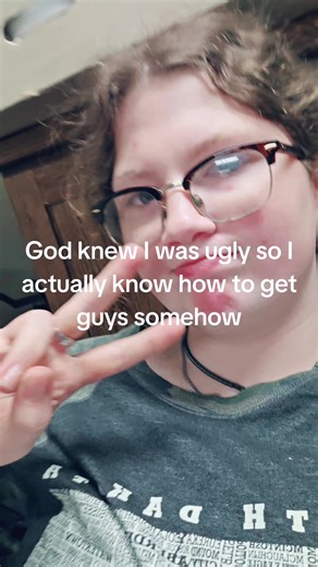 I see everyone saying they have a seductive smile because they can't flirt. this is my take #cantflirt #flirting #seductivesmile #ugly