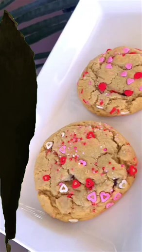 No more eyes on your phone—our cookies are waiting at the store. 🍪 📍 Arlington | Killeen | Austin | Dallas | Houston 🧁 Freshly baked · Handcrafted 📩 Message to order IG/FB/TikTok: @texasbitesbakery #cookies #freshbaked #cookiecravings #instorebaked #walkinorders