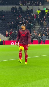 The skipper 🇳🇱 Calm as you like, it's Virgil van Dijk. Despite entering the twilight stage of his career, our captain has been superb this season, stepping up to the responsibility of helping us pull out of one of the worst runs in Liverpool history. He is still one of the top centre-halves in world football, and we are blessed to have him in our back-line. Een van de beste ter wereld! Video via @dentishchenko | Mentality Giants
