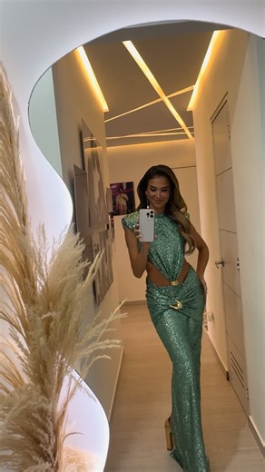 Rosmeri Marval on Instagram: "“Desafíate a ti mismo,es el único camino que conduce al crecimiento” … Y ayer vivimos una experiencia completamente nueva y muy retadora, animar el Streaming del Miss Venezuela World 2025, gracias a todos los que estuvieron conectados, espero se lo hayan disfrutado 🫶🏻 Mi look a cargo de @gionelandgiovanni 👗 Maquillaje @jossmakeup 💄 Estilismo @bylindaduque Accesorios @adrianorussell"