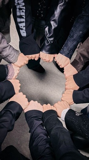 ⋆˚࿔ rini 𝜗𝜚˚⋆🍒 on Instagram: "this edit holds a special place in my heart i just need to put it out here 🩵🩷 i miss ot13 im kinda sick of instagram's algorithm its incredibly discouraging sometimes I dont know what it wants but ill post whenever I like what I make ♡ this happens to be one of them #kpop #kpopedit #seventeen #seventeenedit #svt #carat #fyp #discover #explore #viral"