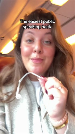 Want to find out more about easy public speaking hacks, mindset shifts for more confidence when speaking or presentation advice? I’m happy to help out! 💪🎤