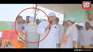 5 comments | ▶নিৰ্বাচনী প্ৰচাৰ সভাত দলীয় কৰ্মীক মঞ্চতেই চৰ মাৰিলে বদৰুদ্দিন আজমলে। #AsomiyaPratidin #badaruddinajmal | Asomiya Pratidin | Facebook