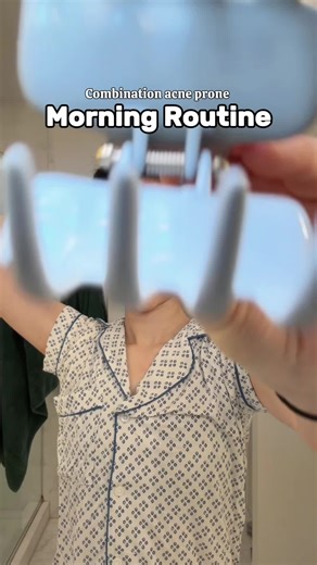 Morning routine ☀️ tried to do a loop at the end 🫢 #morningroutine #skincareroutine #morningskincareroutine #combinationskin #acneproneskincare