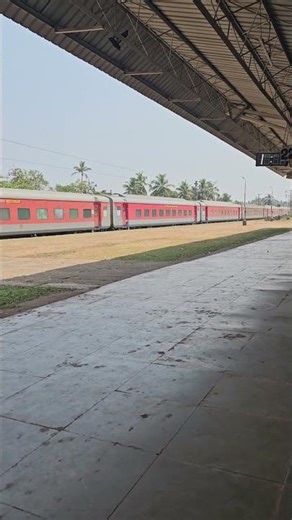 Nizamuddin - Trivandrum Rajdhani skipping mookambika road....