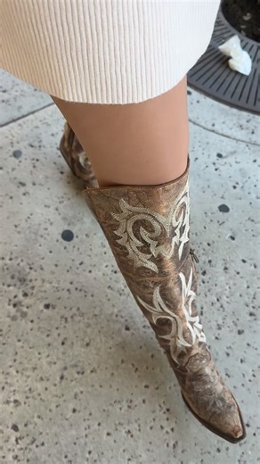 97 reactions | Outfit of the day 癩懶 Model: @gabbi_music...