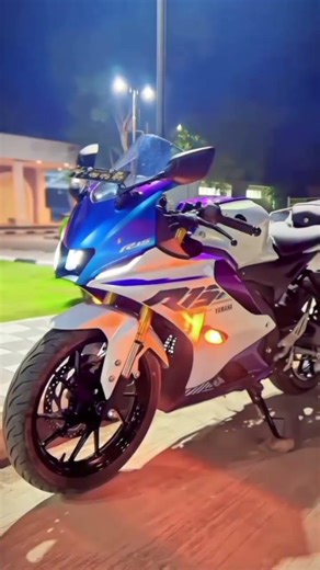 Bano slow nahi, R15 fast hoon.”• “Bano follower nahi, R15 rider hoon.”