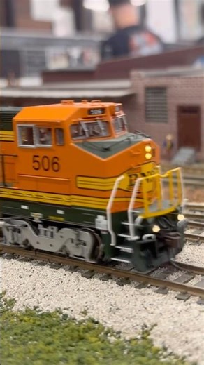 BNSF 506 leads a BN boxcars #funrun #modeltrains #railfun #hoscale #temple #texas #centralmod