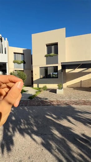 36K views · 98 reactions | Casa Laja 里 Terreno complicado, solución inteligente… La magia que se puede hacer con un terreno y creatividad es impresionante. Enlistada en $11,590,000 ¿Team terraza o bungalow? ¿A ti qué se te hubiera ocurrido? Vive la experiencia de elegir tu hogar ✨#BeFIVT #elguruinmobiliario #bienesraices #bienesraicesmexico #realestate #inversiones #inversionesinmobiliarias #invertir #lujo #casasdelujo | El Gurú inmobiliario | Facebook