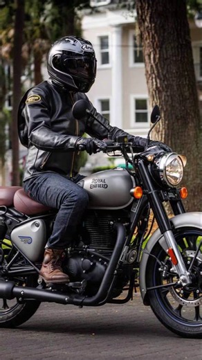 🔥 Honda CB350 vs Royal Enfield Classic 350 — same retro vibe, but two very different personalities!