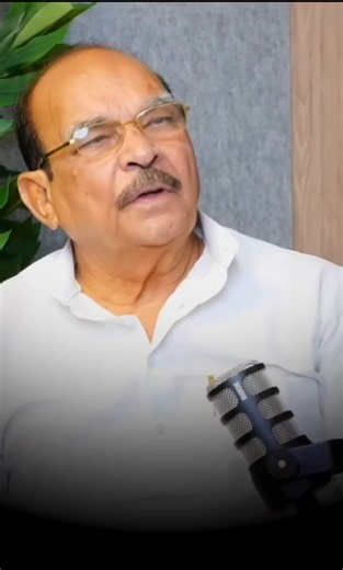 एक दिन अमर सिंह मुझे मुलायम सिंह यादव के पास लेकर गए उन दिनों मैं काशीराम जी के साथ था और उन्हीं की पार्टी BSP से सांसद था!मुलायम सिंह यादव मुझसे बोले डीपी यादव तुम हमारी पार्टी में शामिल हो जाओ हम तुम्हारे लिए लोकसभा का टिकट भी देंगे और जिताएंगे भी जब मैंने हां कह दी तो नेता जी https://t.co/YZ3X3Rqv24