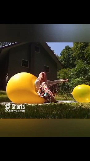 giant yellow balloon #bouncyballoon