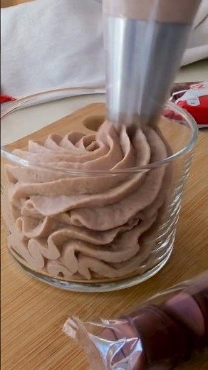 🔥 Cette Ganache Kinder Bueno va vous faire fondre ! 🍫😍 #RecetteFacile