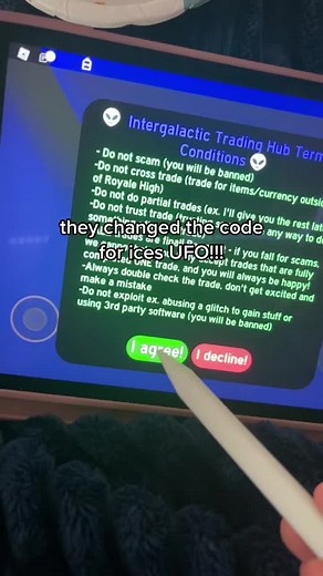 Discover the New Royal High Trading Hub Code 1225 | Winter Fashion 2022