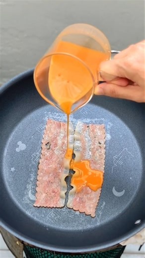 Bacon and Cheese Tortilla Wrap😋😋 #food #cooking #breakfast #recipe #egg