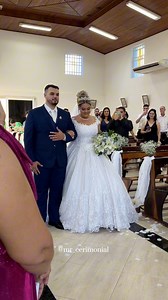 702K views · 4.9K reactions | Parte 2: Guilherme vai ao encontro de sua noiva Naiane no corredor da igreja, um momento marcante e cheio de significado. O grande dia deles está apenas começando!#VaiCasar #CasamentoPerfeito #AssessoriaMR #Casamentos2025 #SeuGrandeDia #noiva #noivo #casamento #casamentodossonhos #casamentoperfeito #noivado #noivosfelizes #igreja #amoreterno #noivos | Maira Costa | Facebook