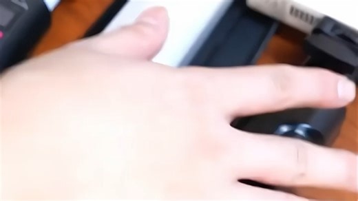 神牛Speedlight闪光灯，光线均匀不刺眼，适合室内人像拍摄。户外补光也自然，提升照片质感，日常记录更出片。