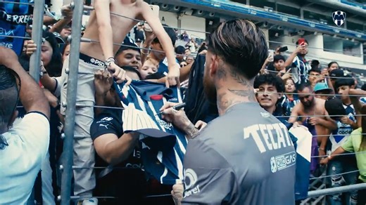🤩👑 SERGIO RAMOS accueilli en HÉROS pour son PREMIER entraînement avec MONTERREY ! #beINSPORTS © CF Monterrey | beIN SPORTS France