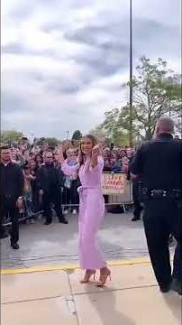 Millie bobby brown ( meet up)