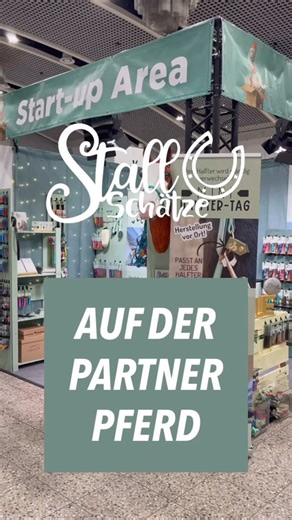StallSchätze on Instagram: "BALD GEHTS LOS ZUR @partnerpferdleipzig 😍 Ich bin bereits fleißig am Packen, denn ab Mittwoch geht’s los mit dem Aufbau 👏🏻 Und auch auf der Partner Pferd habe ich jede Menge coole Produkte für euch im Gepäck: 🤎 Der MagBarn - Magnetischer Anhänger für Hufkratzer und Co 🤎 Das Stallgeschichten-Reitertagebuch 🤎 Fliegenohren-Clips 🤎 Gertenhalter 🤎 Mini-Halfter-Tag-Personalisierung VOR ORT! 🤎… und natürlich die Premiere vom HalfterSchatz 😍 📍Halle 3 | Stand K13"