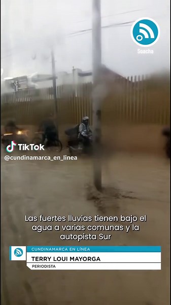 ​¡Atención Soacha! 🚨 Fuertes inundaciones en Quintanares, Terreros y La Despensa tras las intensas lluvias. 🌧️🌊 La Autopista Sur hacia Bogotá está colapsada y las autoridades ya atienden la emergencia. ​¿Estás en el trancón? Descubre las rutas alternas en nuestro perfil. 📲 ¡Síguenos para no perderte ninguna alerta urgente de nuestra región! 🤝✨ #Noticias #Soacha #Emergencia #cundinamarcaenlínea