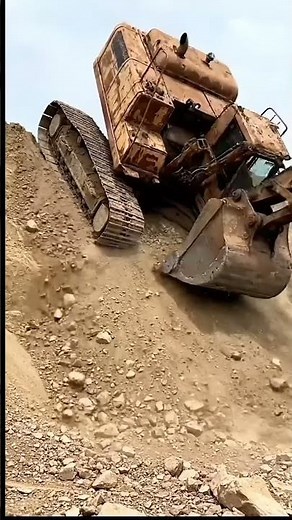 Massive Excavator & Dump Truck in Action! 🚧 Heavy Equipment Power