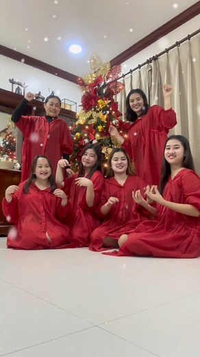 MERRY CHRISTMAS EVERYBODY💚❤️dance challenge w/ our house staff😍#jeeankulitz👧🏻 #arianagrande #dancereelsfb #dancemusic #dancelife #dance #christmasspirit #christmas2023 #christmasdecorations #christmasdancechallenge #christmasdance #ChristmasTree2023 #dancingisfun #dancingislife #letsdance #letsdanceeveryone #letsdancetogether #letsdance2023 #letsdanceguys #merrychristmas2023 #merrychristmastoeveryone #MerryChristmasEveryone #nocopyrightmusic #nocopyrightinfringementintended #nocopyrightinfri