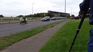 This is the moment the people of Dundee lined the streets to pay tribute to the Queen this afternoon. Thousands watched Her Majesty's cortege as it was driven through the city en route to Edinburgh. Many stood in silence; others clapped and threw flowers as the procession travelled along the Kingsway. Live updates here: http://ow.ly/6olT50KGiuE | Dundee Evening Telegraph