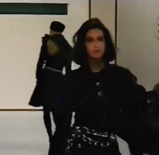 Yasmeen Ghauri at CHANEL Autumn/Winter 1991 | Iconic Runway Moments