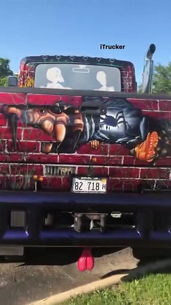 73 reactions · 14 shares | Not a semi truck but still super cool, especially paint job  #truck #cool #video #trucks #auto #badass #dieselpower #itrucker #trucker #musclecars #pickuptruck #american #trucking | iTrucker | Facebook