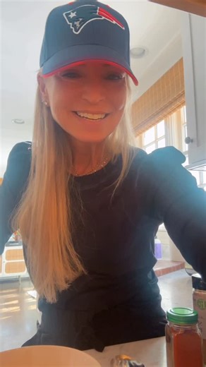 Lisa Donovan on Instagram: "GOOO PATS!!! @kiss108 @billyandlisainthemorning @patriots 🏈"