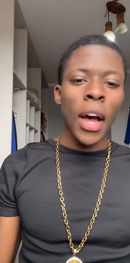 Tênis da Zara: Estilo e Conforto em Velcro