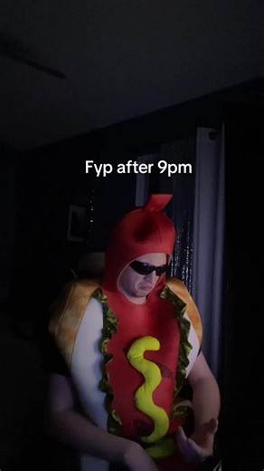 Dancing Hotdog (@toxic_ghostie)’s videos with her arms were cut off - joe castle baker