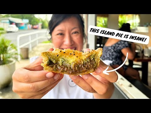 Where to eat in Rarotonga | MUST EAT Polynesian Pie + best beach dining | Cook Islands food tour