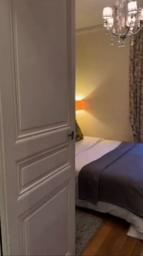 272 reactions · 19 comments | Guys it's snowing in Paris right now...