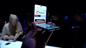 Hands-On With Samsung's New S20 and Galaxy Z Flip Smartphones